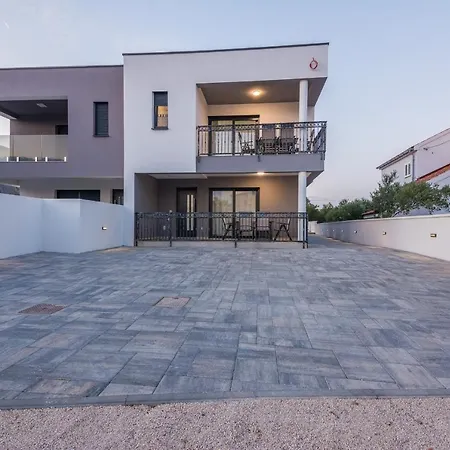 With Parking Space - 20013 דירה ויר