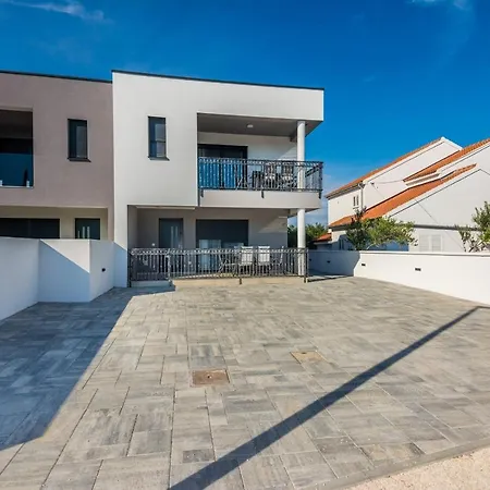 דירה With Parking Space - 20013 ויר