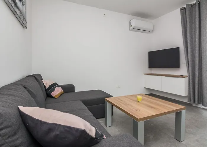 With Parking Space - 20013 דירה *