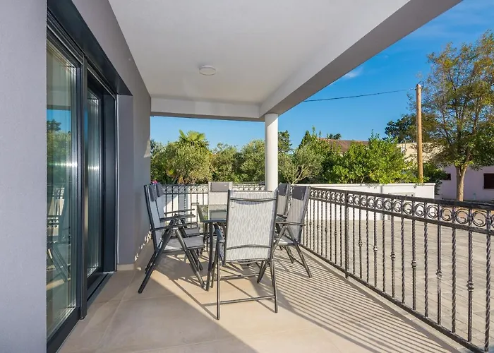 דירה With Parking Space - 20013