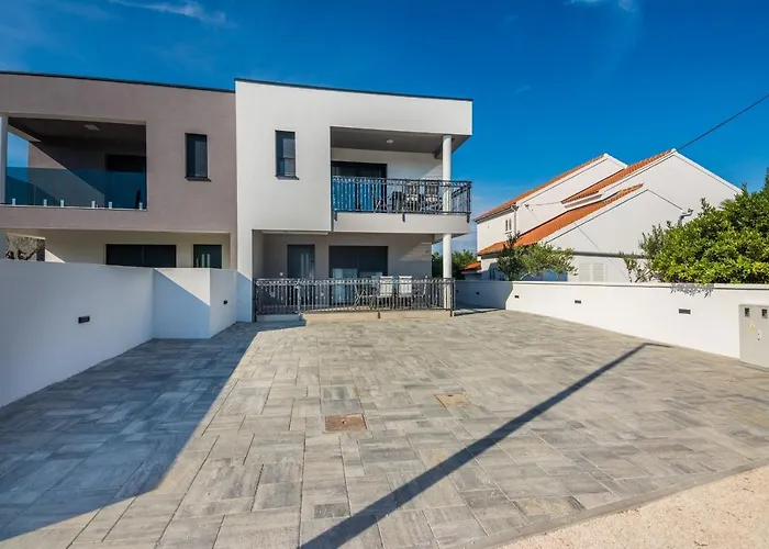 דירה With Parking Space - 20013 ויר